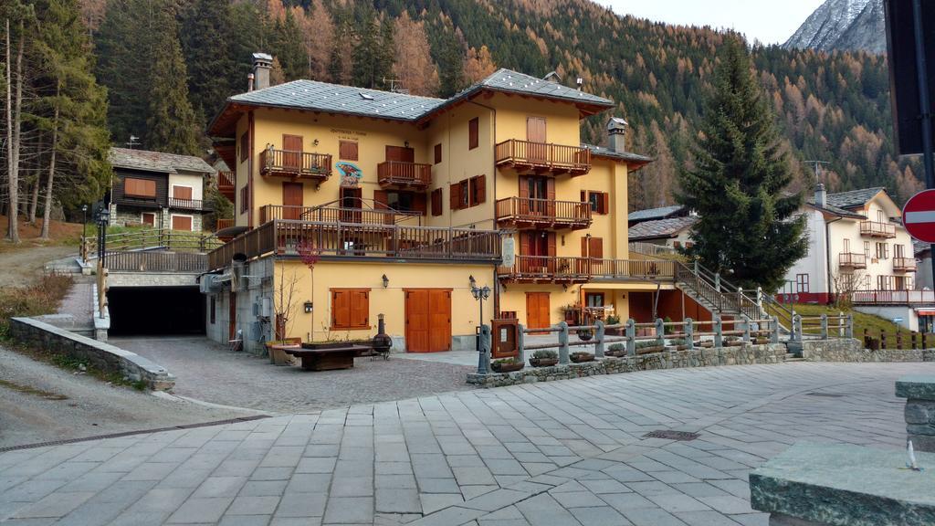 Le Nid De L'Aigle Hotel Champoluc Eksteriør billede